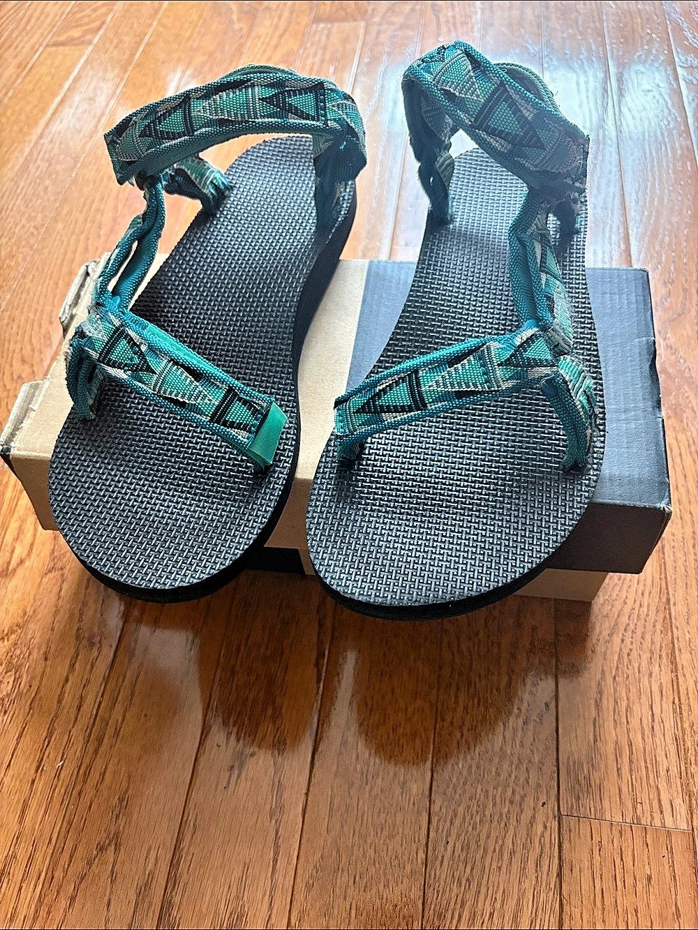 Teva Original Universal Sandals Green & Black Sandals Like New